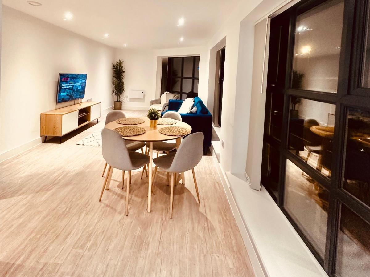 2 Bed Brand New Prestige In Centre Apartment *